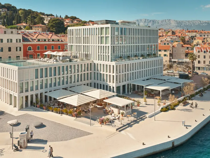 Hotel Ambasador Split seen from the waterfront