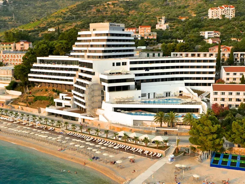 Medora Auri Family Beach Resort above the beach in Podgora