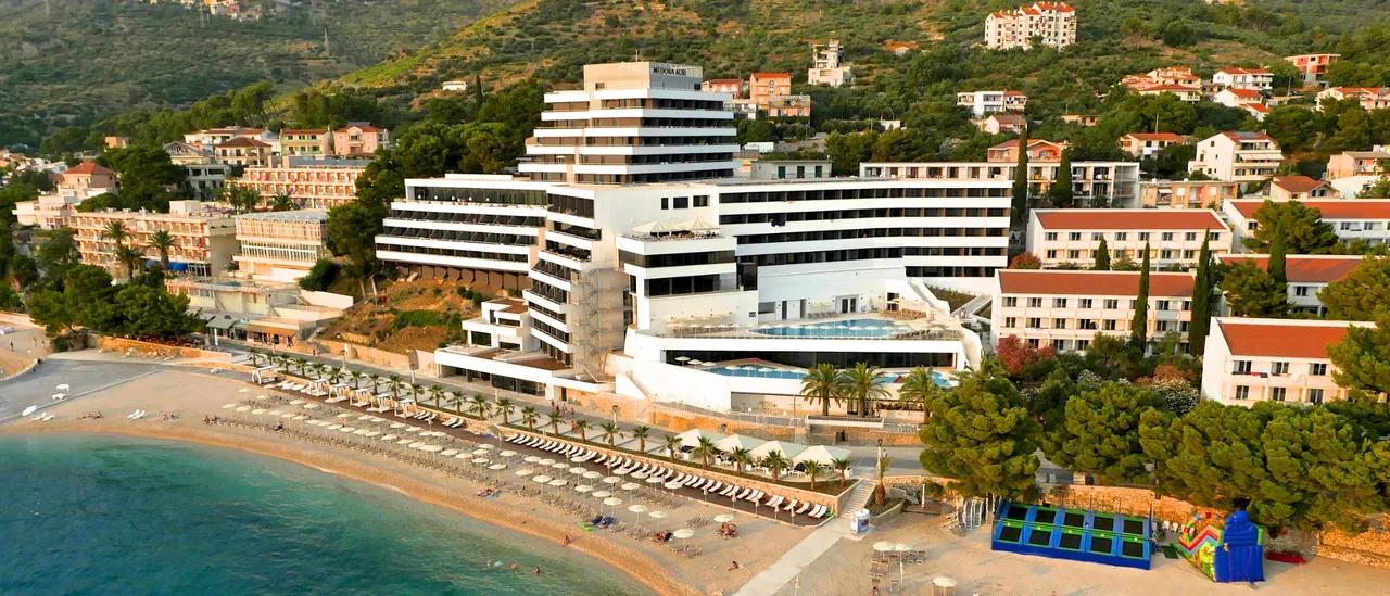 Medora Auri Family Beach Resort above the beach in Podgora